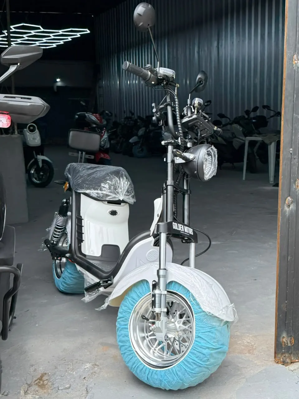 Chopper Branca, moto elétrica da Golden Motors